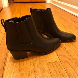 👢NEW👢size 8 Express booties never worn!